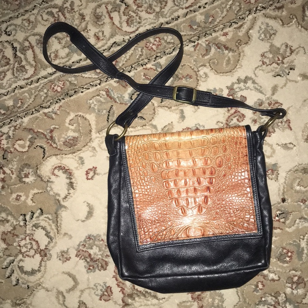 Crocodile Crosbody